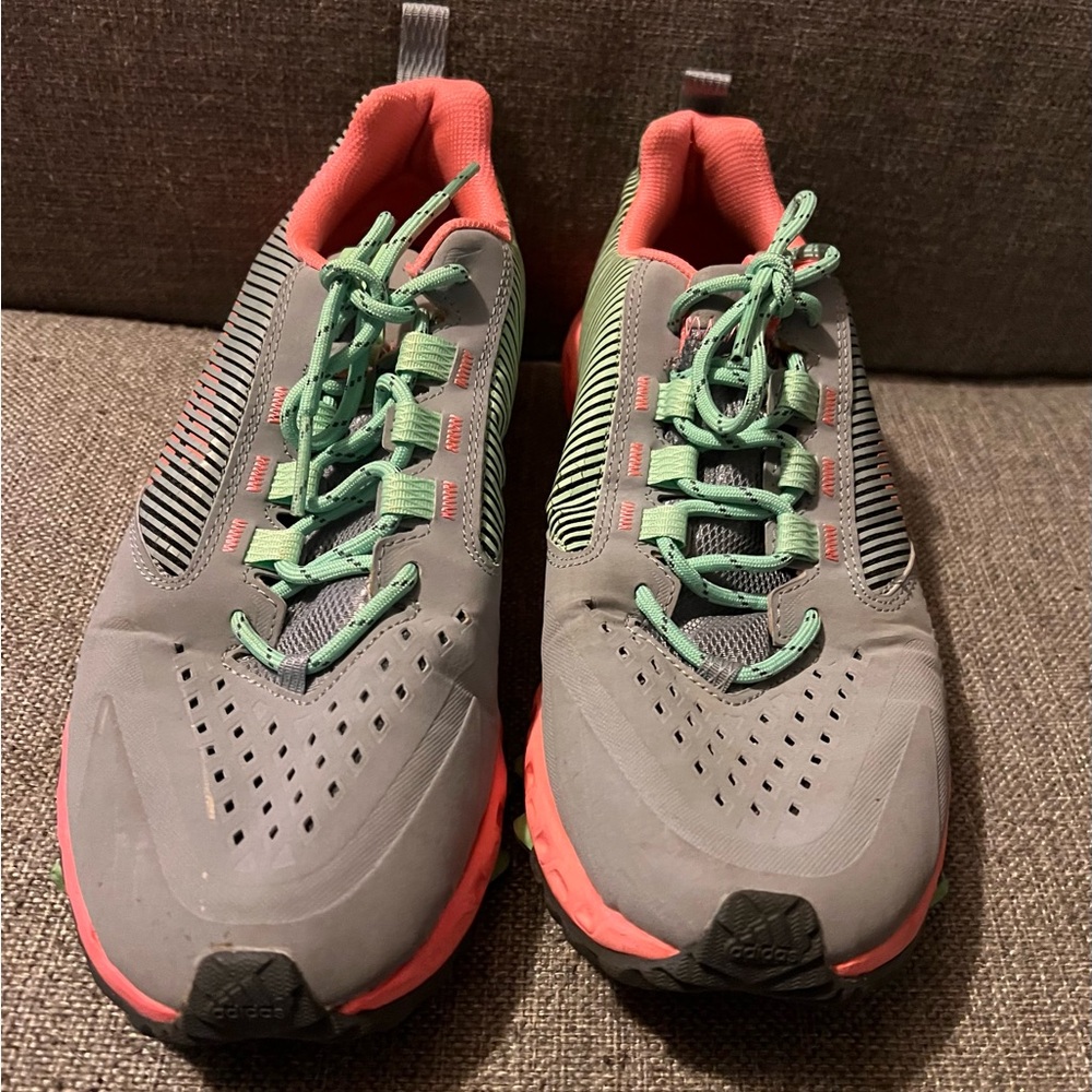 Women’s Adidas Tennis Shoes Size 10 Good/Great Condition